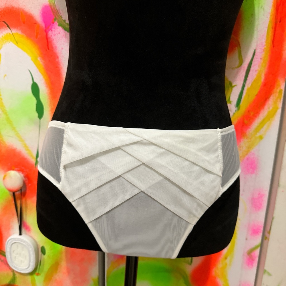 COPY - CHANTAL THOMASS GORGEOUS WHITE PANTY L